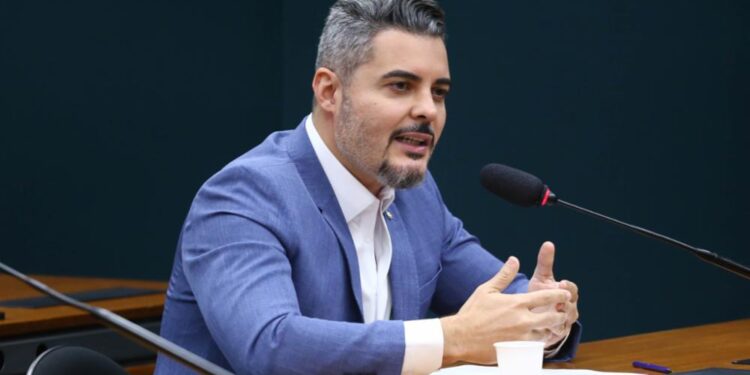 Comissão de Segurança Pública aprova relatório de Thiago Flores sobre identificação de veículos oficiais de emergência