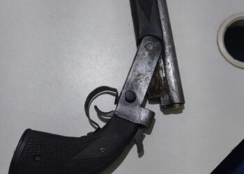 Polícia Militar prende suspeitos por posse ilegal de arma de fogo e perturbação do sossego em alto paraíso