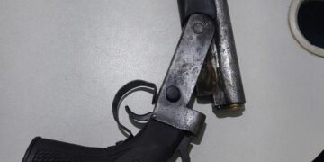 Polícia Militar prende suspeitos por posse ilegal de arma de fogo e perturbação do sossego em alto paraíso