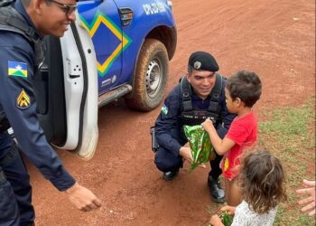 GUAJARÁ-MIRIM – POLÍCIA MILITAR REALIZA AÇÃO SOLIDÁRIA DE NATAL