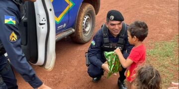 GUAJARÁ-MIRIM – POLÍCIA MILITAR REALIZA AÇÃO SOLIDÁRIA DE NATAL
