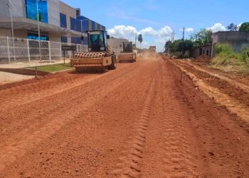 Pavimentação asfáltica em ruas próximas ao Hospital Regional de Guajará-Mirim é realizada pelo governo de RO