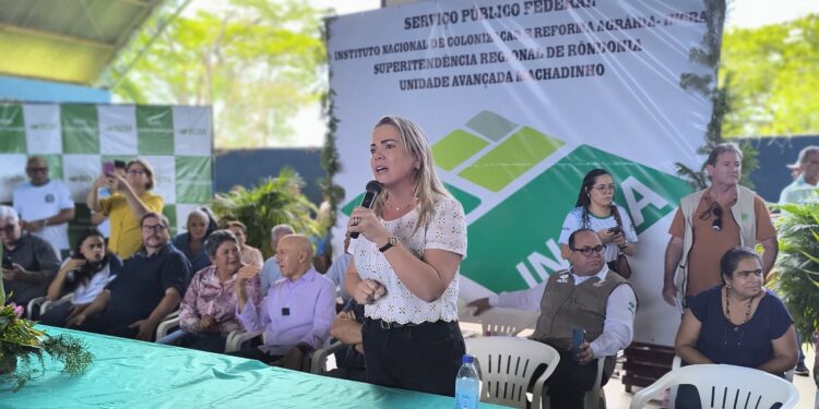 Em Machadinho do Oeste deputada Cláudia de Jesus acompanha ações do governo Lula