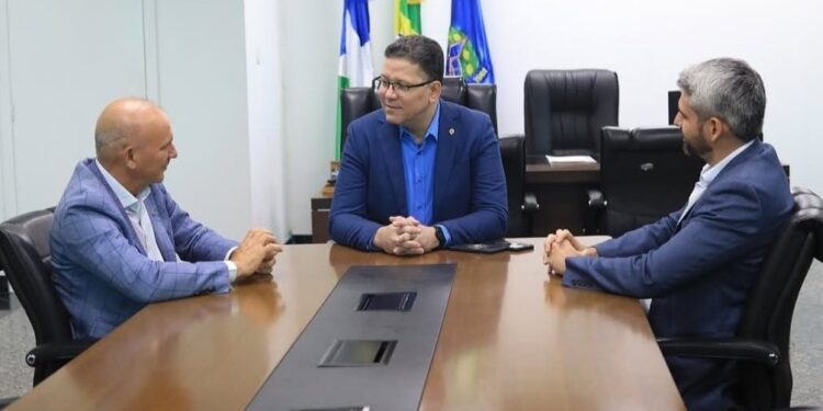 Ezequiel Neiva alinha investimentos e parcerias para atender demandas dos municípios