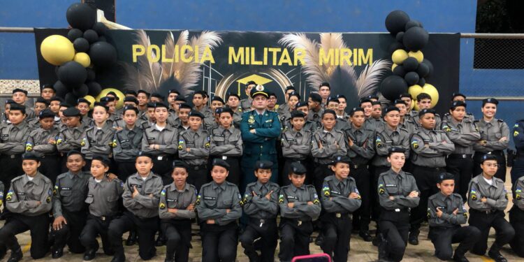 Formatura da Turma de 2024 da Polícia Militar Mirim Marca Evento Solene em Guajará-Mirim
