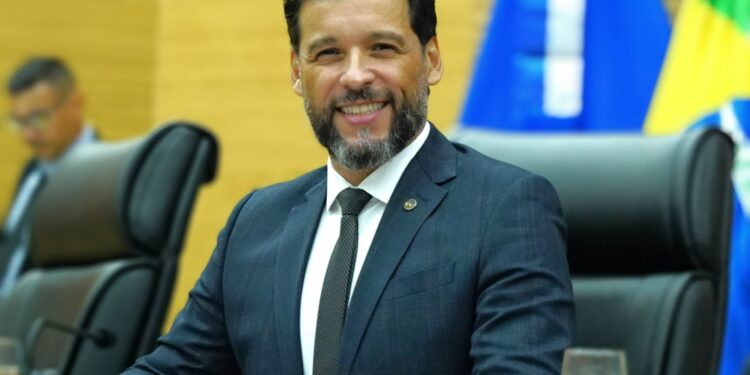 Agora é lei: Projeto do Deputado Camargo regula o uso do Cordão de Girassol e cria campanha de conscientização sobre doenças ocultas.