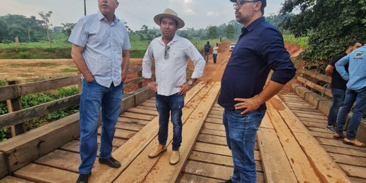 Ação do deputado Ismael Crispin em parceria com gestores de Nova Brasilândia garante trafegabilidade na linha 15