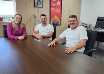 Deputada Cláudia de Jesus recebe visita de vereador de Teixeirópolis