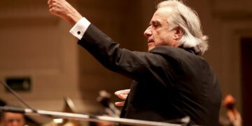 Projeto de educação musical de João Carlos Martins é tema de reunião da CE