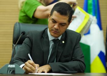Deputado Cássio Gois encerra 2024 com avanços e reforça compromisso com os municípios para 2025