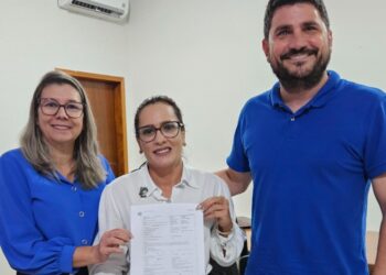 Jean Mendonça entrega nota de empenho para a liberação de recursos para saúde