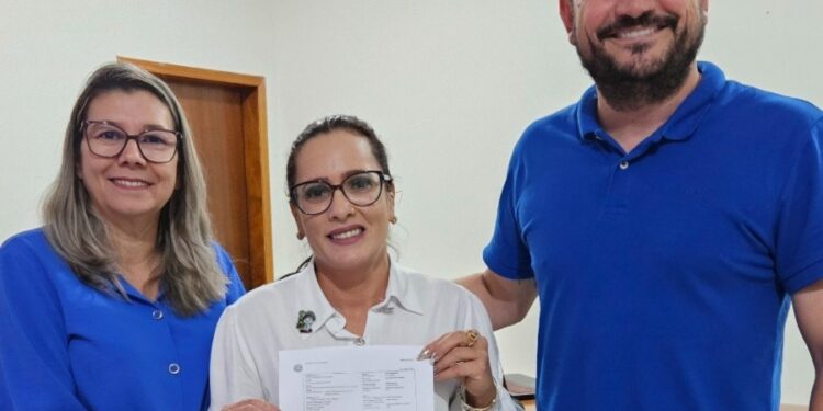 Jean Mendonça entrega nota de empenho para a liberação de recursos para saúde