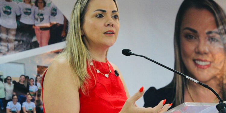 Deputada Cláudia de Jesus sancionada lei que obriga focinheiras e coleiras para cães agressivos