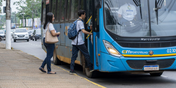 Tarifa do transporte coletivo para quem utiliza o cartão ComCard continua R$ 4,50 em Porto Velho