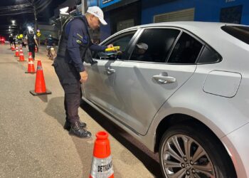 Consequências de dirigir sob efeito do álcool são alertadas pelo Detran-RO durante operação