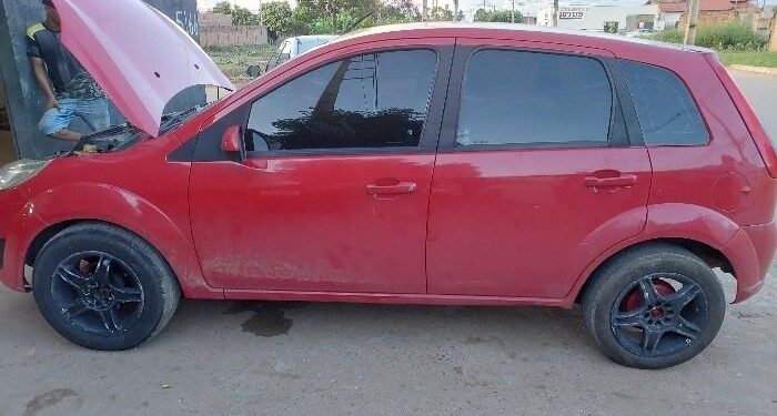 Polícia Militar recupera carro furtado em Ariquemes