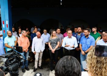 Com apoio do governo, deputada Cláudia de Jesus entrega ambulâncias e medicamentos em Ji Paraná