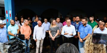 Com apoio do governo, deputada Cláudia de Jesus entrega ambulâncias e medicamentos em Ji Paraná