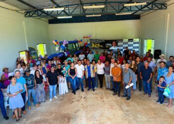 Deputado Cássio Gois entrega trator equipado para fortalecer agricultura familiar em Rolim de Moura