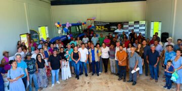 Deputado Cássio Gois entrega trator equipado para fortalecer agricultura familiar em Rolim de Moura