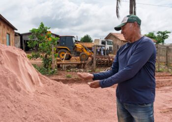 Produtores rurais recebem calcário