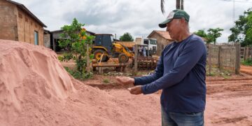 Produtores rurais recebem calcário
