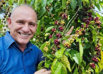 Ezequiel Neiva celebra marca histórica de exportação de café em Rondônia