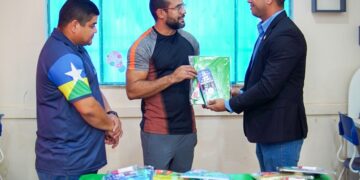 Kits escolares arrecadados na Corrida da Cidadania são entregues a escolas públicas de Porto Velho