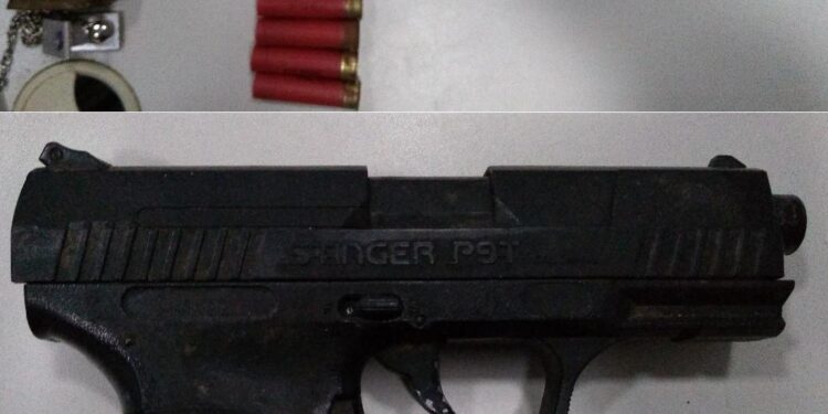 CEREJEIRAS – EM ABORDAGEM POR DIREÇÃO PERIGOSA, POLÍCIA MILITAR APREENDE ARMA DE FOGO, SIMULACRO E DROGAS