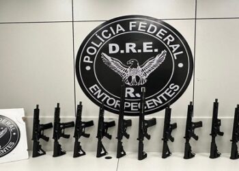 PF apreende 11 fuzis no Rio de Janeiro