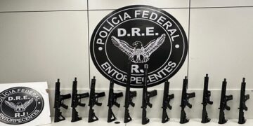 PF apreende 11 fuzis no Rio de Janeiro