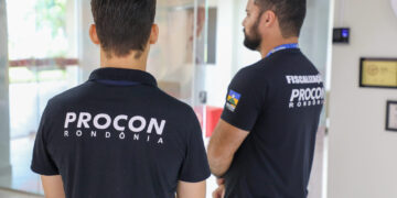 Procon realiza ação em instituições de ensino para garantir Lei do Material Escolar antes do ano letivo