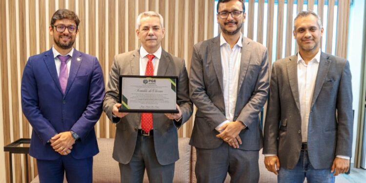 Procurador-Geral do Ministério Público é homenageado pela Procuradoria-Geral do Estado