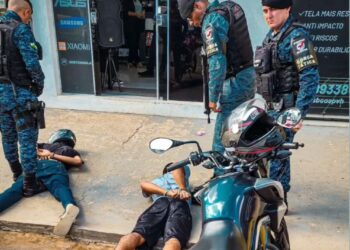Força Tática prende dupla armada em moto durante patrulhamento em Porto Velho