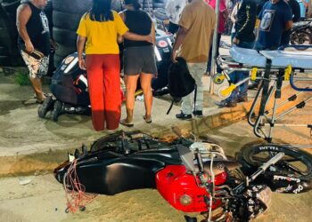 Motociclista fica gravemente ferido em acidente com caminhonete