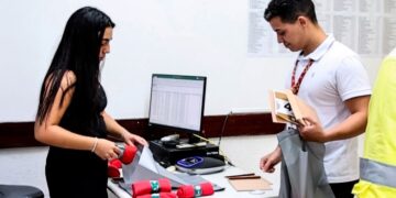 Participantes retiram kits para a 5ª corrida do MPRO