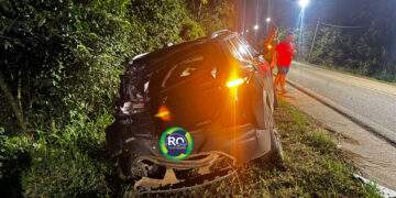 Carreta colidiu na traseira de carro na cabeceira da ponte