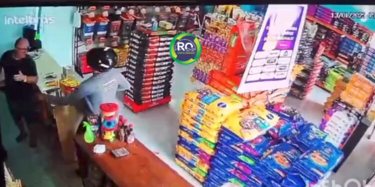 Bandidos Levaram a arma de polícial penal em casa de pet shop – VEJA O VÍDEO NA ÍNTEGRA