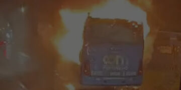 Ônibus é incendiado em Porto Velho. – VÍDEO