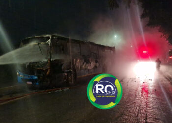 Corpo de bombeiros conseguem controlar incêndio em ônibus em Porto Velho – VÍDEO