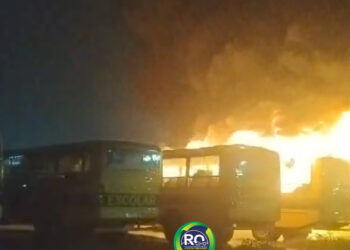 Ônibus escolar é incendiado em Itapuã – VEJA O VÍDEO