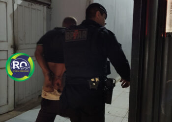 Homem armado em lanchonete é conduzido a central de polícia