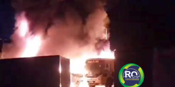 Criminoso incendeia  onibus escolar em distrito de Porto Velho – VEJA OS VÍDEOS