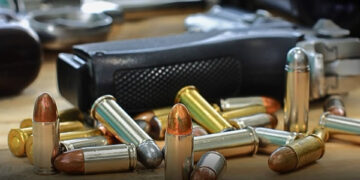 POLÍCIA CIVIL, EM CONJUNTO COM A PRF, PRENDE HOMEM POR PORTE ILEGAL DE ARMA DE FOGO EM PORTO VELHO