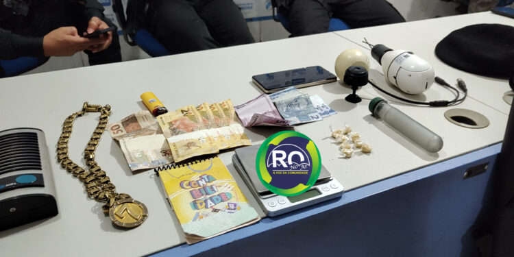 Polícia militar fecha boca de fumo na zona leste