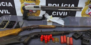 FLAGRANTE, APREENDE TRÊS ARMAS DE FOGO E CUMPRE MANDADO DE PRISÃO POR HOMICÍDIO