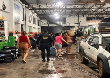 Viatura é incendiada em oficina na zona sul de Porto Velho