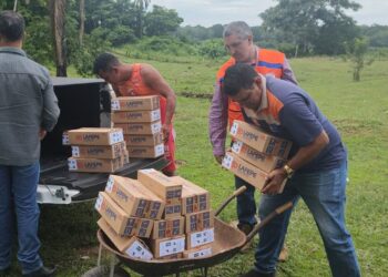 Prefeitura distribui mais de 2 mil frascos de hipoclorito de sódio às famílias ribeirinhas do baixo Madeira