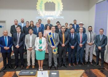 Léo Moraes empossa secretários e destaca que adotou critérios técnicos para a escolha dos nomes