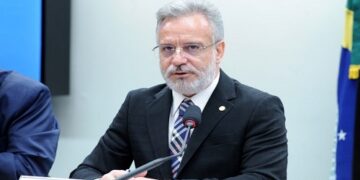 Comissão aprova projeto que torna obrigatório anexar imagem da placa em notificação por radar